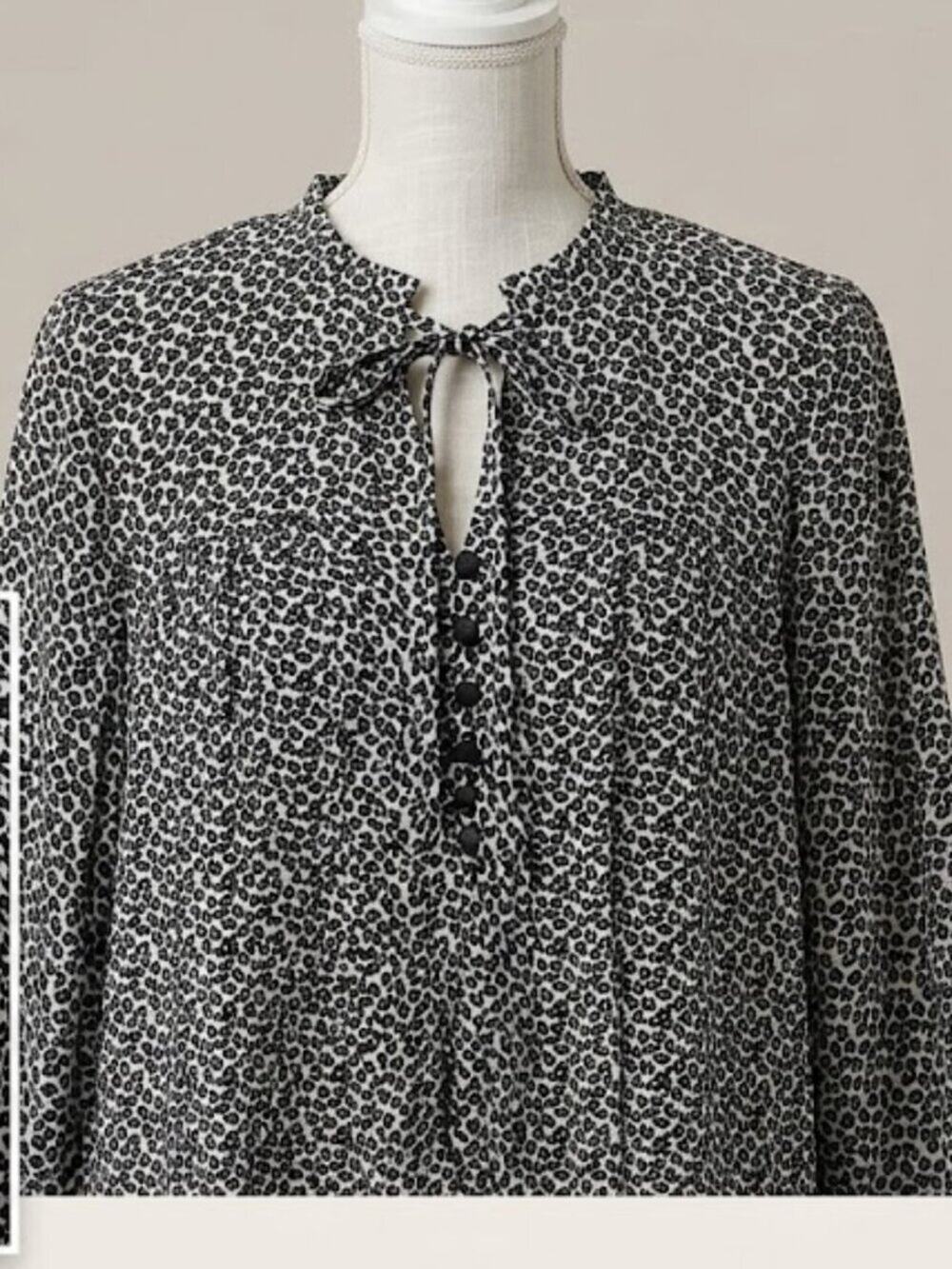 LOFT Black White Leaf Botanical Print Blouse Size S Split Neck Top